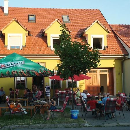 Alva Pension 2 Mikulov Kültér fotó