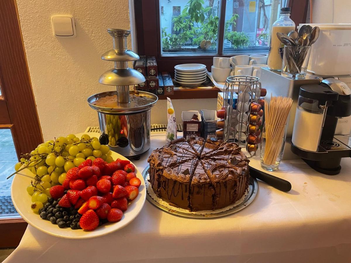 Alva Pension 2 Mikulov Kültér fotó