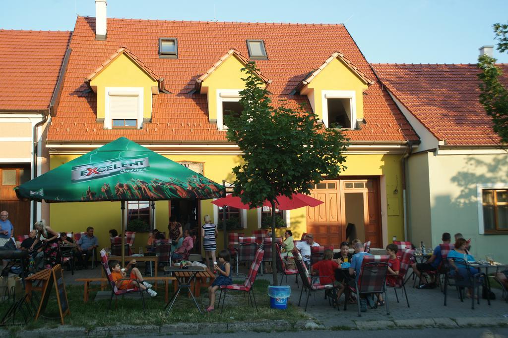 Alva Pension 2 Mikulov Kültér fotó